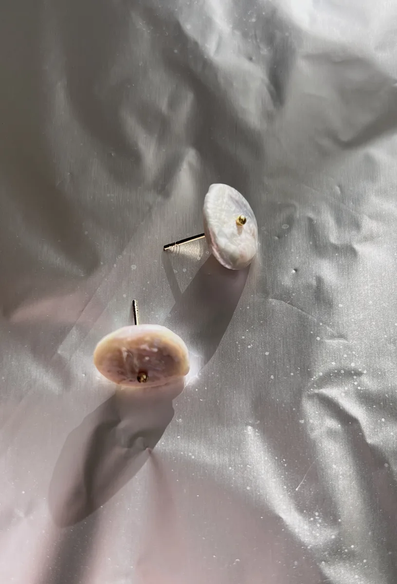 Cercei cu perle plate